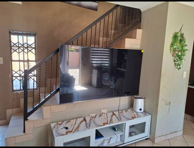 2 BEDROOM SECTIONAL TITLE FOR SALE IN EIKE PARK